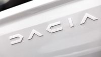 Dacia a lovit crunt în imperiul chinezesc al mașinilor! Anunțul din Spania despre noul Sandero hybrid