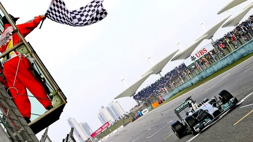 Gafă incredibilă în Marele Premiu al Chinei la Formula 1. Organizatorii au afișat steagul în carouri cu două tururi mai devreme