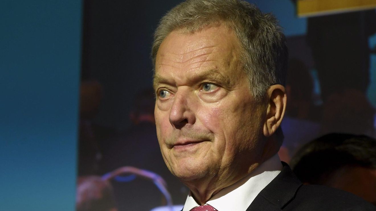 Incredibil! Președintele Finlandei a stat în peluză la meciul cu Italia | FOTO 