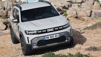 Dacia Duster, lovitură periculoasă! Noul Jeep Renegade vrea să-i „fure” clienții