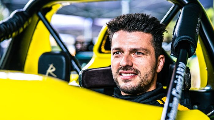 Povestea cutremurătoare a pilotului Octavian Ciovică! „L-am pierdut pe tata în mod neașteptat. Datorită lui nu am renunțat, indiferent cât de greu mi-a fost" | GALERIE FOTO