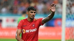 De ce a cerut Florinel Coman hârtie pentru a pleca de la FCSB! Ar fi lovitura iernii în Superliga: oferta pentru vedeta lui Gigi Becali este de la Farul lui Gică Hagi! EXCLUSIV