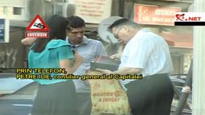 VIDEO Angajații Primăriei fac bișniță cu bilete și își fură tichetele unii altora!** Cum a fost surprins în flagrant unul dintre "norocoșii" cu acces la finala EL
