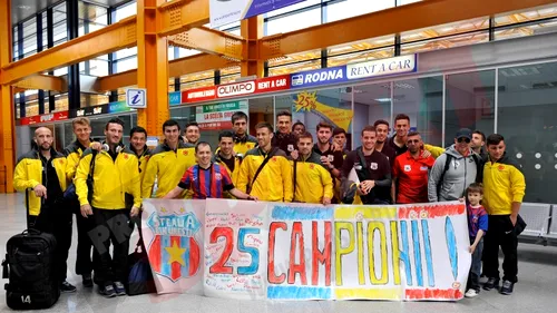 FOTO: Primire surpriză pentru steliști, la Cluj. Reghe și jucătorii au făcut deja pozele de campioni