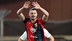 Radu Drăgușin a promovat cu Genoa în Serie A și are șansa să prindă transferul carierei: „Echipe din Premier League stau cu ochii pe el”
