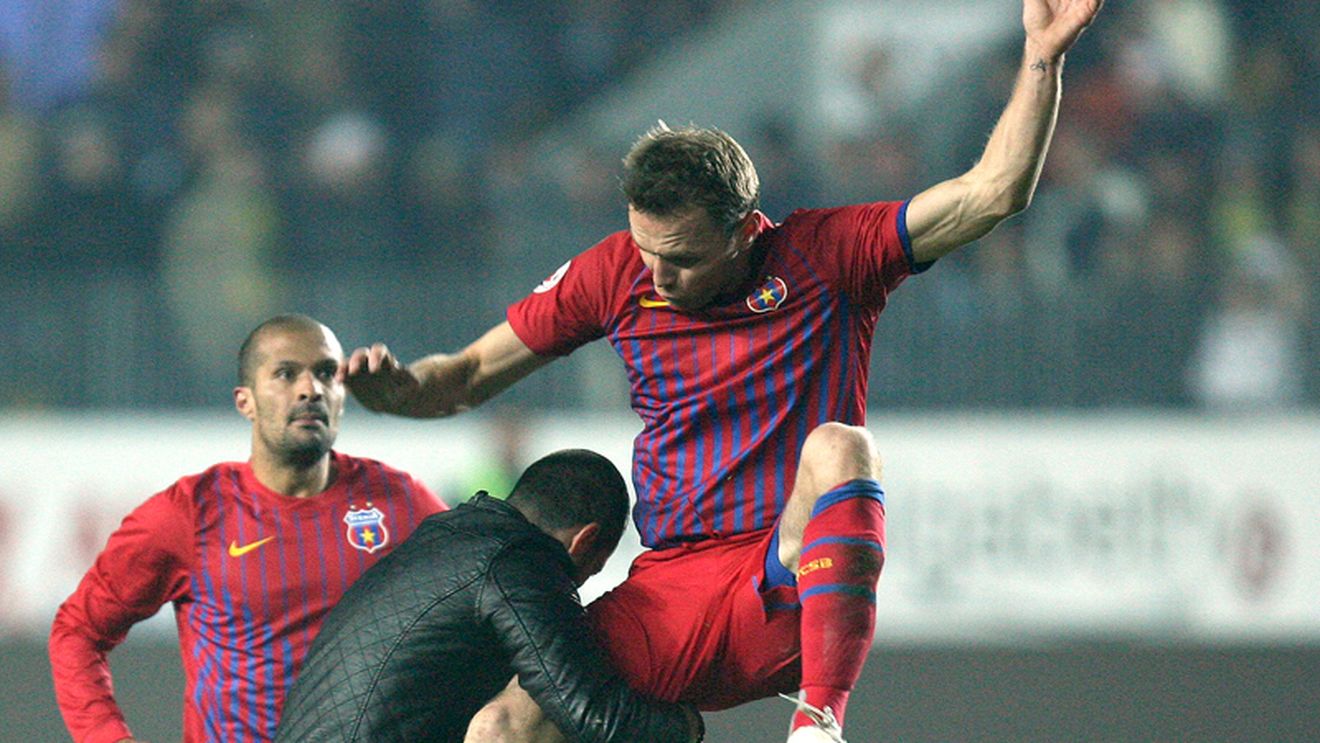 ARGUMENTUL lui Martinovic pentru a i se ANULA cartonașul roșu!** "Prin acest gest, drogatul nu dovedește decât că e un poponar"