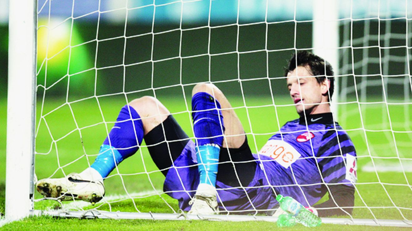 Nu mai are loc nici pe bancă!** Întăriri de la "satelit" pentru meciul cu Poli