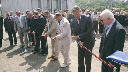 5 personalități au tăiat panglica Complexului de la Izvorani