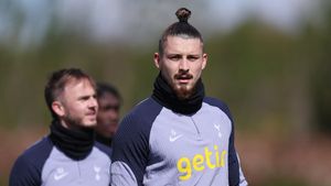 Veste proastă pentru Radu Drăgușin. Ange Postecoglou nu e mulțumit doar cu românul lângă Romero și Van de Ven și e gata să aducă la Tottenham un alt fundaș din Premier League: anunțul din presa britanică!