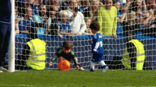 VIDEO Cel mai dulce moment al sezonului în Anglia! „Micuții” Torres și Chech, față în față