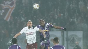 Clubul din Superliga a bifat al nouălea transfer al iernii! Jucătorul a fost deja prezentat oficial: „Are forță nativă și un joc foarte bun de picior!”