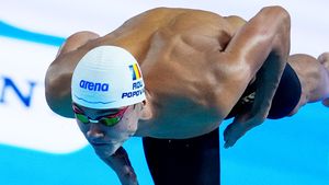 David Popovici mai rapid în apă decât un urs polar sau un tigru. Viteza din finale e uluitoare, peste a oricărui alt animal terestru care înoată
