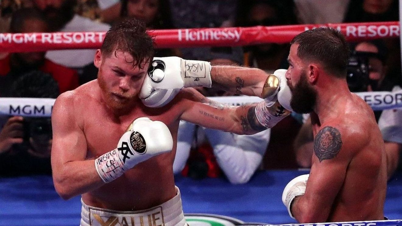 Saul „Canelo” Alvarez uluiește lumea boxului! L-a făcut KO pe Caleb Plant și a unificat centurile mondiale la supermijlocie. A intrat în istorie | VIDEO