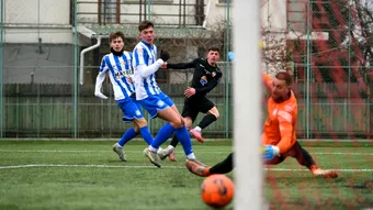 FC Bacău i-a produs primul eșec în amicale Politehnicii Iași, chiar în Copou. Trupa lui Costel Enache continuă cu victorii pe linie