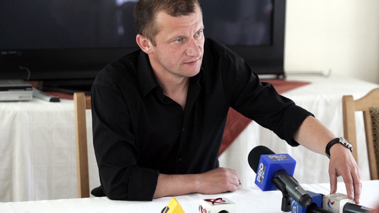 Dorinel vine cu "secunzii" săi