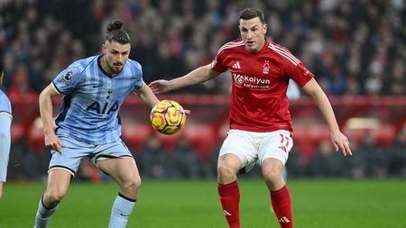 Presa britanică a scris despre prestația lui Radu Drăgușin, după Nottingham Forest - Tottenham 1-0. Ce verdict au dat jurnaliștii englezi