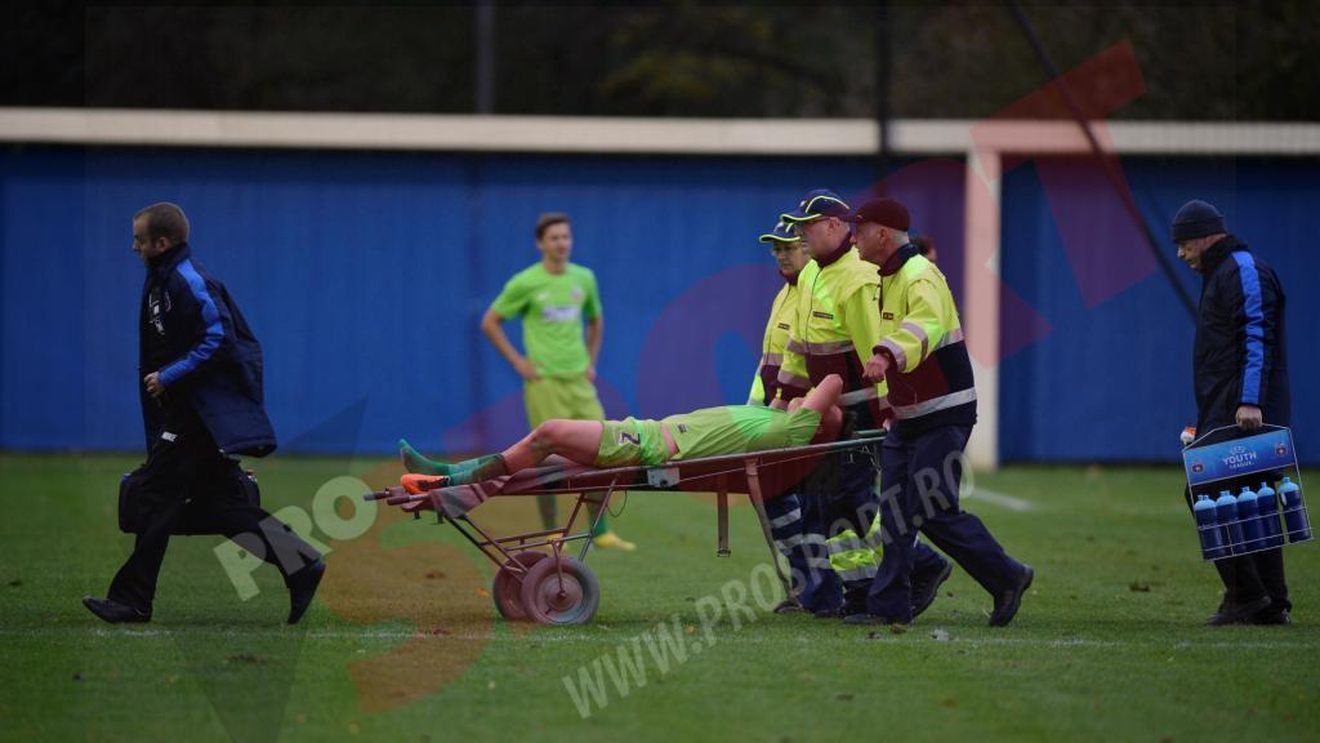 FOTO Steaua "a vărsat sânge" pentru prima victorie! Iordache a fost trimis direct la spital