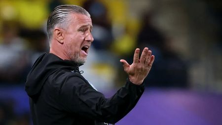 Laurențiu Reghecampf a fost dat afară într-un mod șocant. A recunoscut că șefii din Tunisia nu i-au dat explicații: „Nimeni nu știe de ce a fost reziliat contractul”