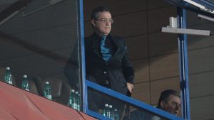 Becali zice că i-a făcut o ofertă fabuloasă lui Boloni: "Aștept răspunsul până marți"** Ce primă are pentru calificarea în Ligă: