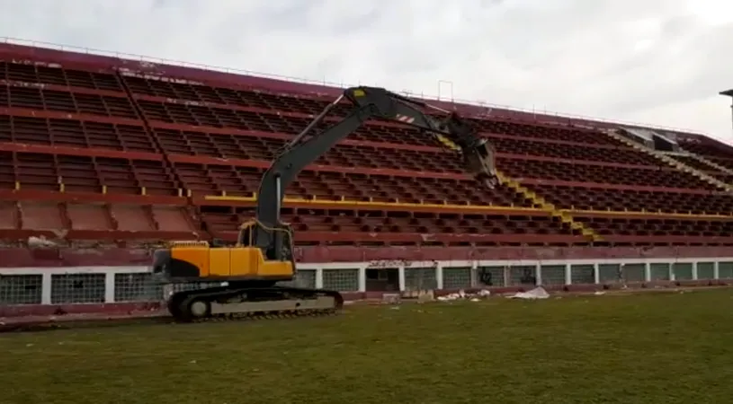 VIDEO | Buldozerele au intrat în Giulești. Primele imagini cu stadionul Rapid în timp ce este demolat