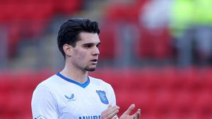 James Tavernier, căpitanul lui Rangers care s-a aflat pe listele de transferuri de la Arsenal și Manchester United, și-a scos pălăria în fața lui Ianis Hagi: „Va fi un mare atu pentru noi”