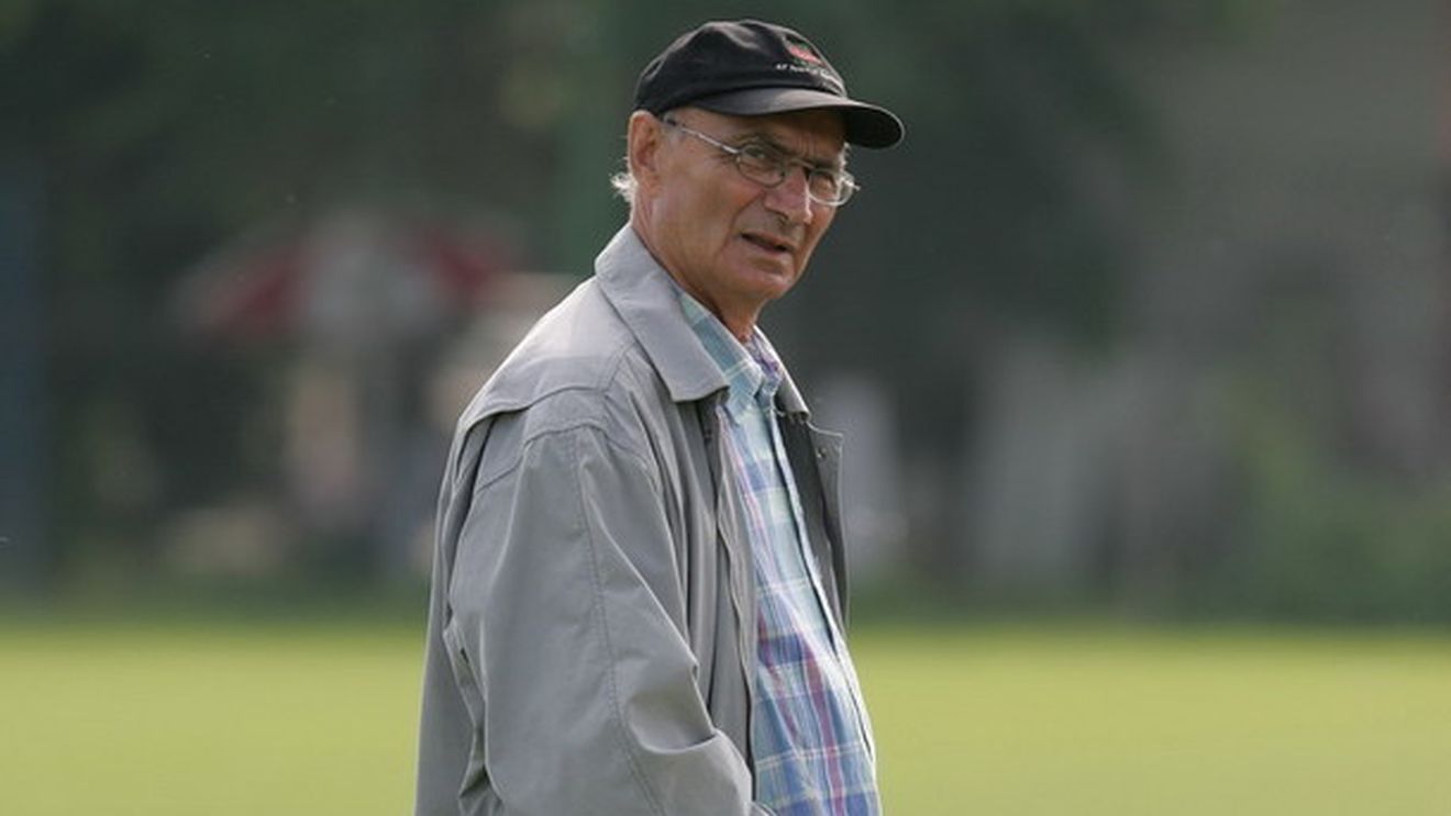 Legendarul antrenor Jackie Ionescu a murit la 88 de ani. A adus ultimul trofeu în vitrina lui Poli Timișoara. Vasile Nucă, fostul elev al „Profesorului”: „Poate fi comparat cu regizor de teatru sau film. Respira fotbal. Un vizionar”