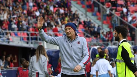 Eroul Sinisa. Antrenorul care suferă de leucemie, prezent la Bologna-Lazio, după ce a primit acordul medicilor. VIDEO | Fanii l-au aplaudat în picioare