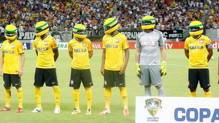 20 de ani de la disparția lui Ayrton Senna. VIDEO Omagiul adus de jucătorii de la Corinthians la ultimul meci