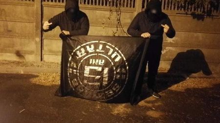 Continuă războiul în Bănie între cele două galerii. Peluza Sud 97 i-a mai dat o „directă” Peluzei Nord. Încă o captură făcută de ultrașii lui U Craiova 1948 | EXCLUSIV