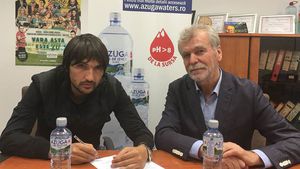 Dan Alexa și-a prelungit contractul cu Rapid, la o zi după ce clubul a intrat în faliment!