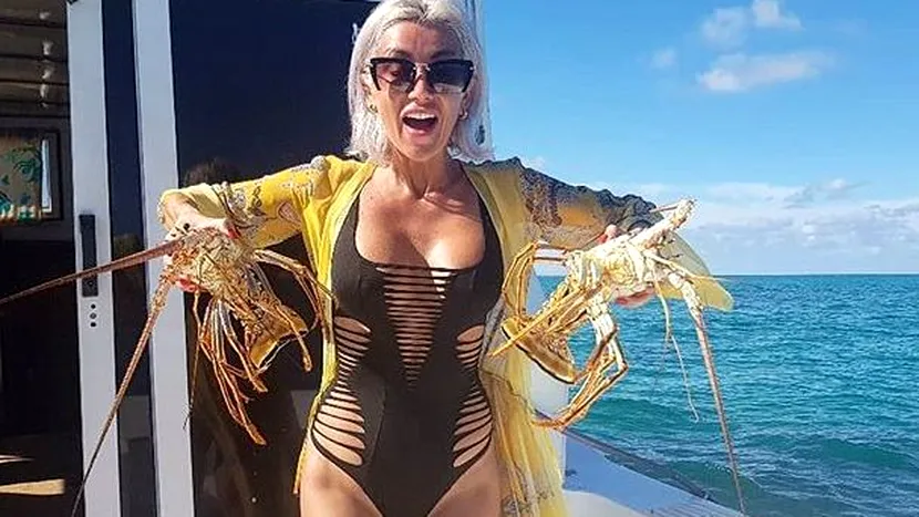 Raluca Tănase pune pe jar miliardarii din Dubai. Cum s-a pozat artista pe plajă