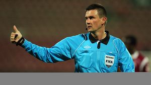 La ce face aluzie Porumboiu? Penalty-ul dat de Colțescu pentru CFR cu Viitorul, prilej să fie evocat trecutul lui Balaj: "Cred că era 'dopat' și el. I-au rămas amintiri prea tari despre CFR! Păcat că a fost arbitru"