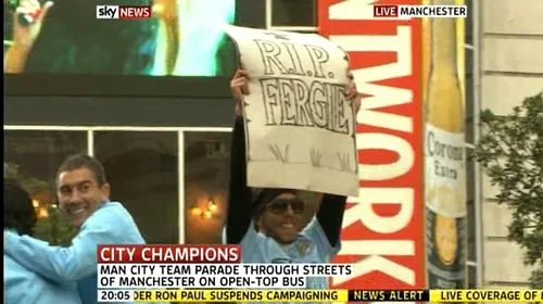 Cum s-a născut banner-ul ridicat de Tevez! **”RIP Fergie” – răspuns la declarația dată de Sir Alex! Vezi ce a spus managerul lui United