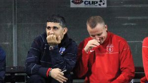 Gigi: "Mache nu ar comanda prostituate!** I-am spus când a plecat să-și ia laptopul la el" :)