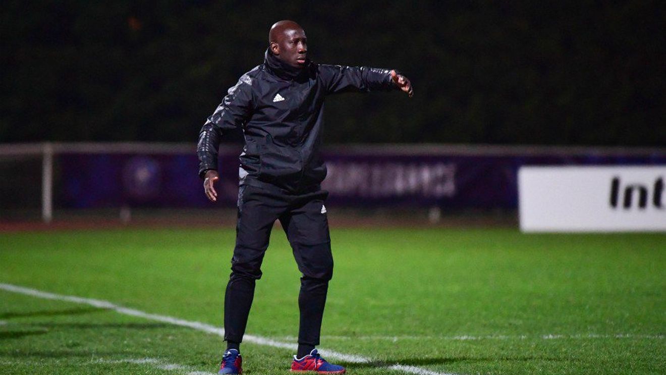 Incredibil! E antrenor la două echipe din Franța și s-a calificat cu ambele în 16-imile Cupei 