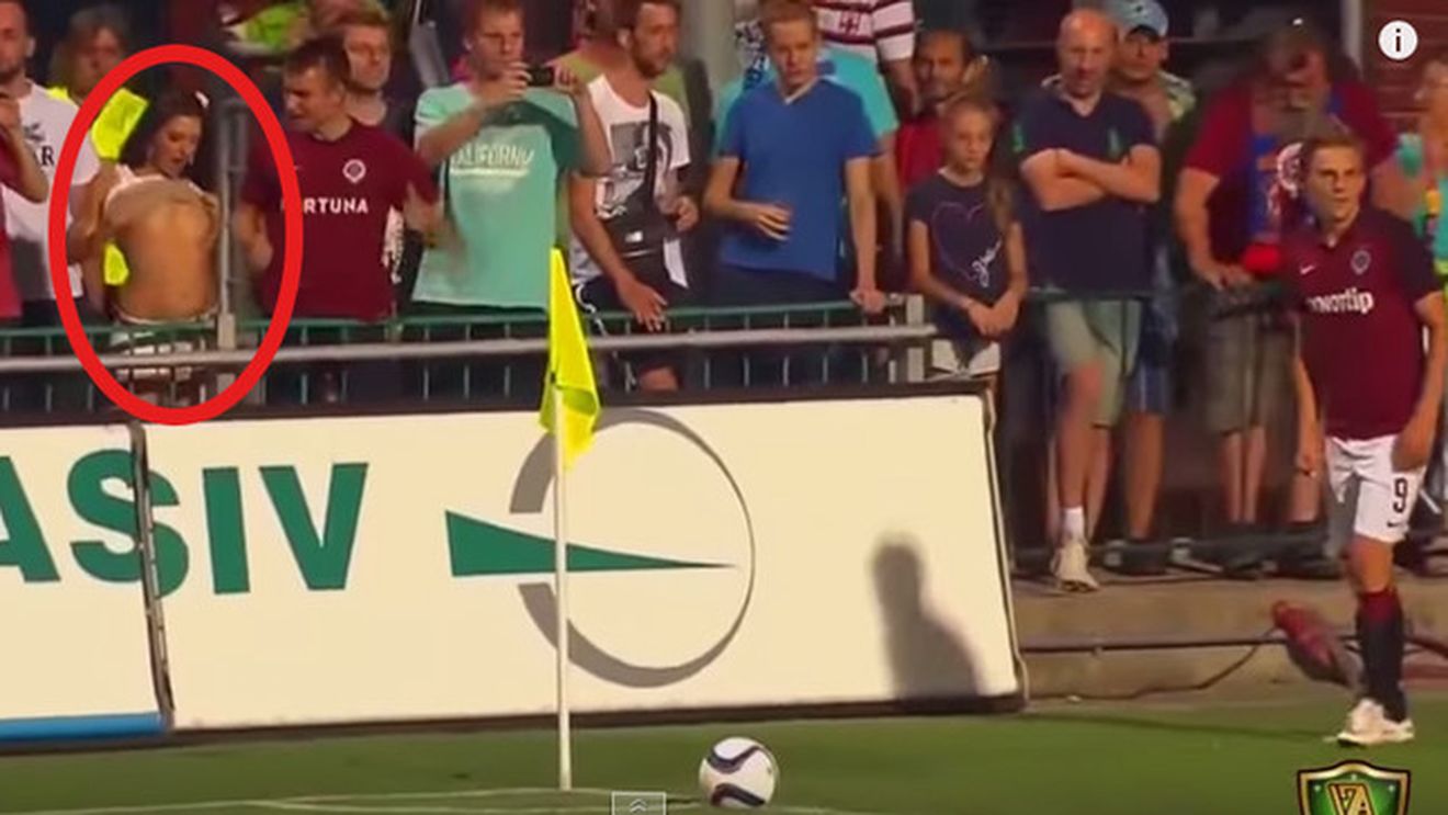 Cum se susține o echipă în Cehia :) Se pregătea să execute cornerul, iar o domnișoară din tribună a făcut asta. VIDEO