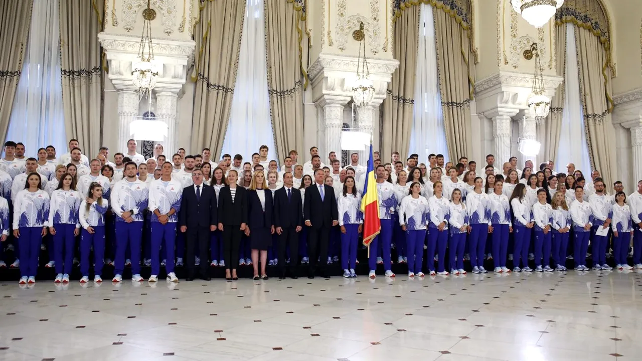 Momente de panică la întâlnirea cu preşedintele Klaus Iohannis! O canotoare din echipa României pentru Jocurile Olimpice a leșinat în Palatul Cotroceni | Foto&Video