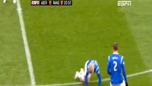 VIDEO Goian a rămas șocat!** Un coechipier s-a autoaccidentat stupid la o fază anonimă!