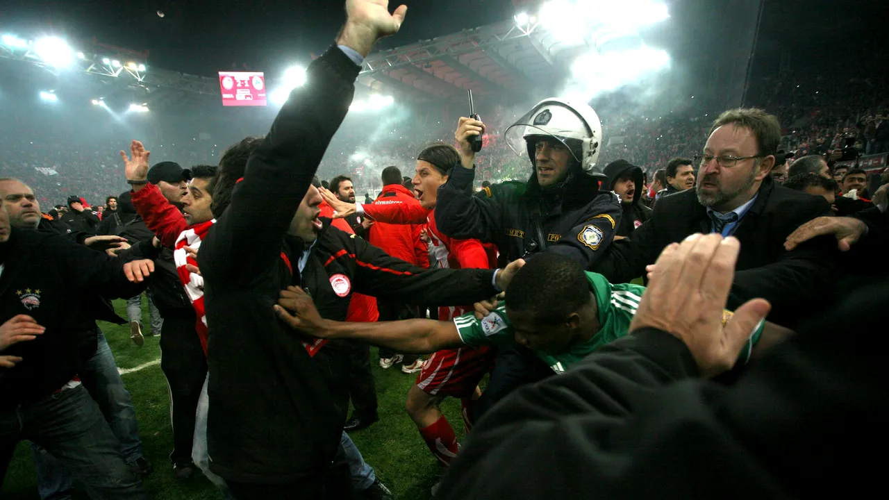 Incidente grave în Grecia! Derby-ul Panathinaikos - Olympiakos a fost ANULAT. 16 persoane, arestate