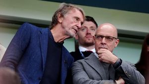 Măsuri de austeritate fără precedent la adversara FCSB din Europa League. Cei de la Manchester United s-au umilit în ultimul hal: ce i-au rugat pe rivalii de la City, dar au fost refuzați