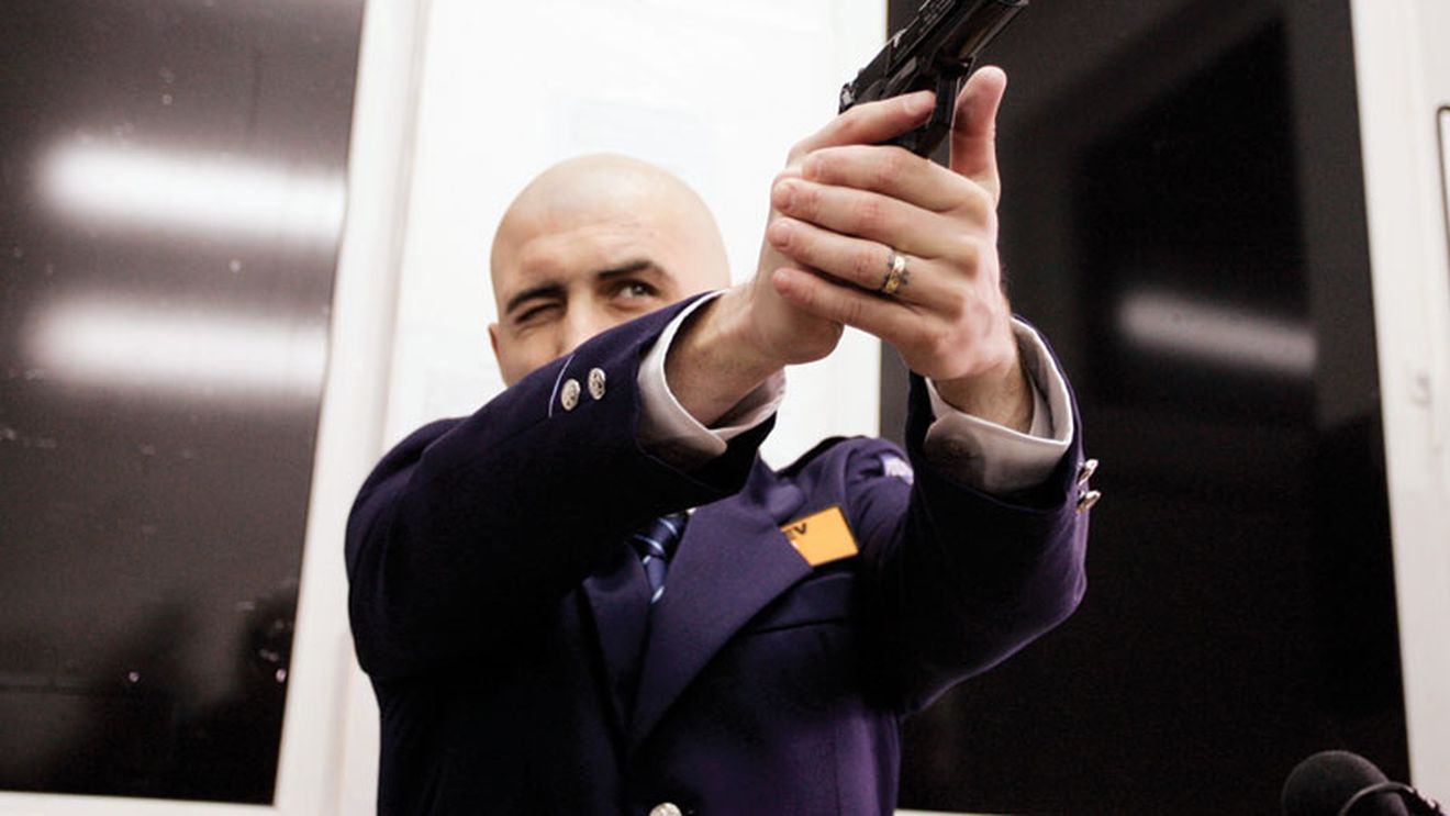 „Le pun cătușe atacanților"