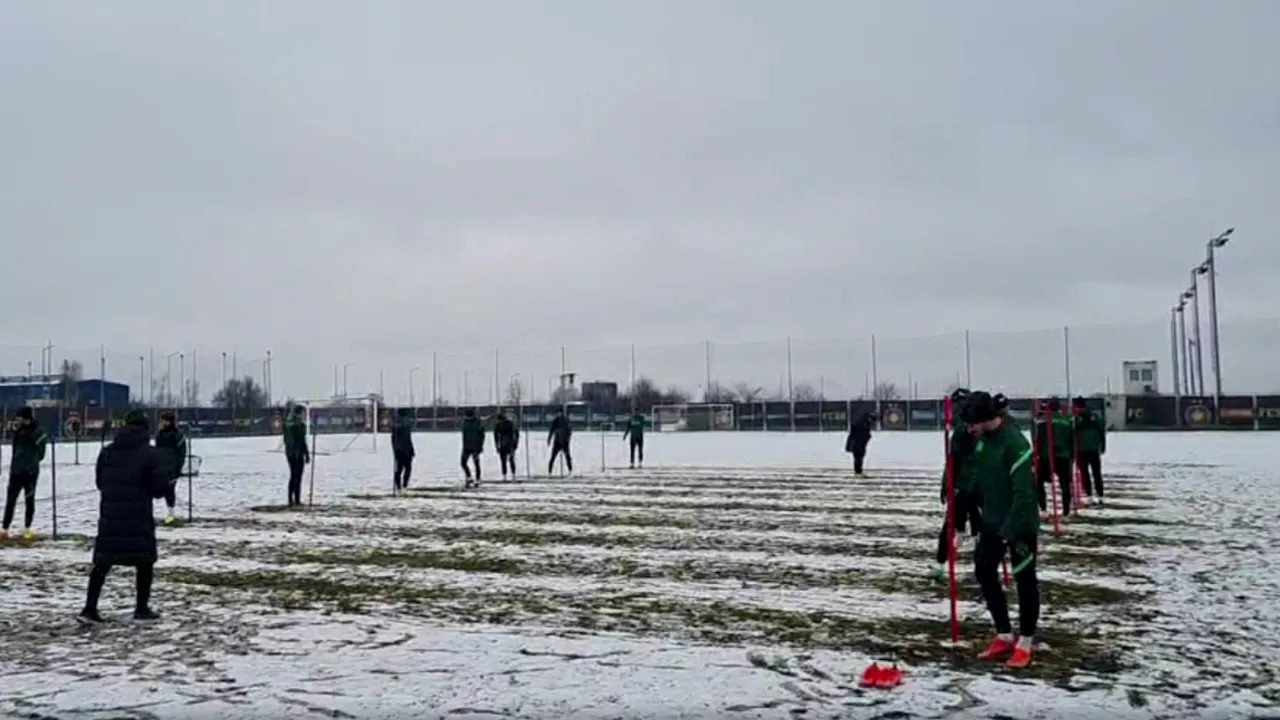 Jucătorii de la FCSB, antrenament spartan pe zăpadă! Elevii lui Toni Petrea trag tare în cantonamentul de la Berceni | VIDEO