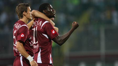 „Copos, când îmi dai banii?"