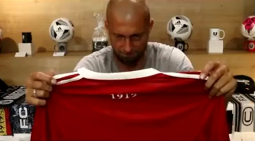 VIDEO | ”U” Cluj și-a prezentat echipamentul pentru deplasare cu Gabriel Tamaș personaj principal: ”Ăsta e roșul care-mi place. Sezonul acesta mizați pe roșu în deplasare”
