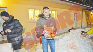 "Câini", fiare și șorici!** După două ședințe spartane, jucătorii lui Dinamo au asistat la tăierea porcului! Issa Ba și Boubacar s-au "ferit"