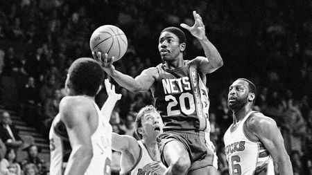 Doliu în lumea baschetului! A murit primul jucător suspendat pe viață din NBA