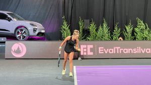 Surpriză la Transylvania Open! Sub privirile Simonei Halep, Jaqueline Cristian a fost eliminată în primul tur de o jucătoare venită din calificări. România rămâne cu o singură reprezentantă pe tabloul de simplu