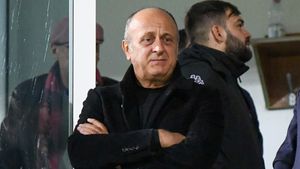Dan Şucu vrea să-i dea prima lovitură lui Gigi Becali. A făcut ofertă pentru fotbalistul pe care Meme Stoica i l-a recomandat patronului FCSB
