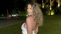 Antonela Pătruț, iubita mult mai tânără a milionarului Arpad Paszkany, s-a fotografiat în jacuzzi şi a postat poza pe internet