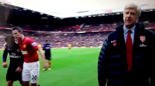 VIDEO Încă un gest de trădare chiar sub ochii lui Wenger!** Van Persie și-a umilit involuntar un fost coleg: „El a primit un gol și noi un tricou”